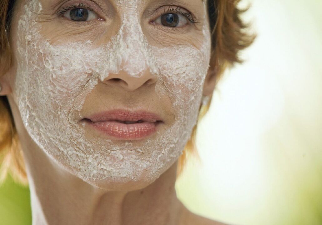 Mascarilla rejuvenecedora para la piel del rostro a partir de los 50 años